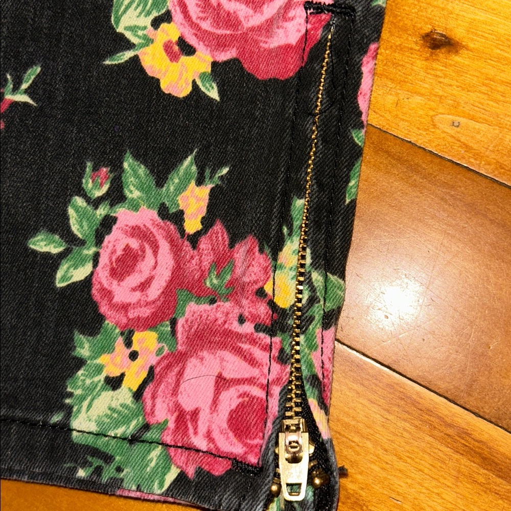 Vintage Guess jeans 🌺🌸 - Picture 7 of 9